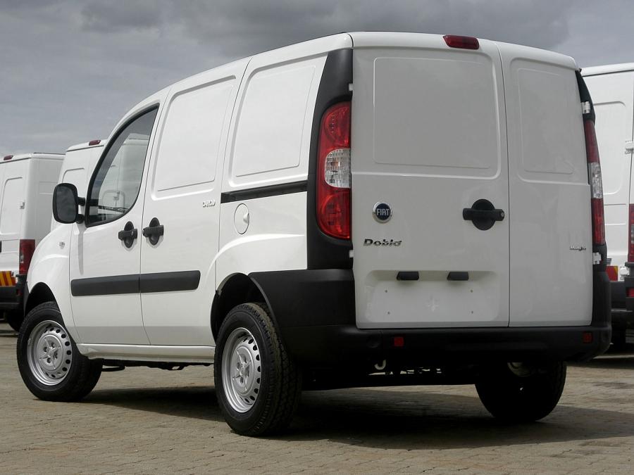  Fiat Doblo Cargo 2005 года  (ZA) (фото 4 из 7)